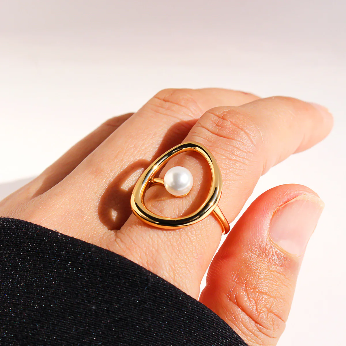 Abstract Pearl Openwork Curve Knuckle Ring