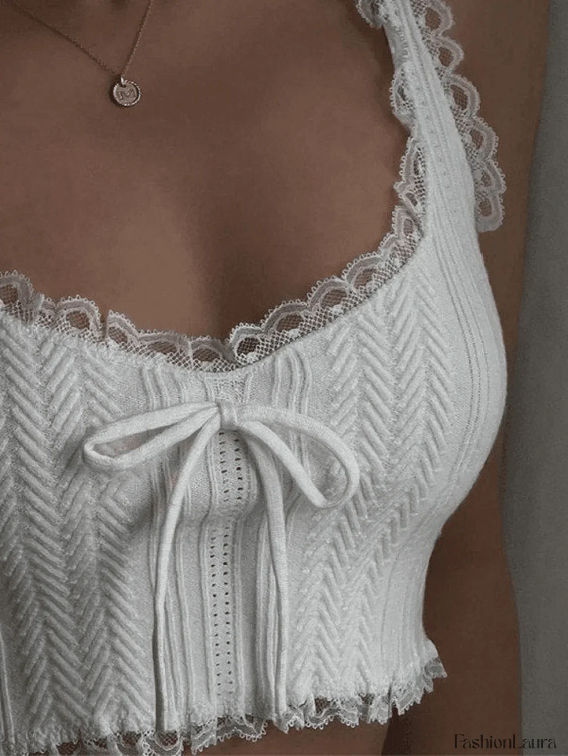 Cropped Lace Trim White Tank Top - Image 20