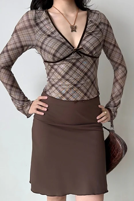 Deep V Neck Plaid Bodycon Cropped Long Sleeve Tee - Image 6