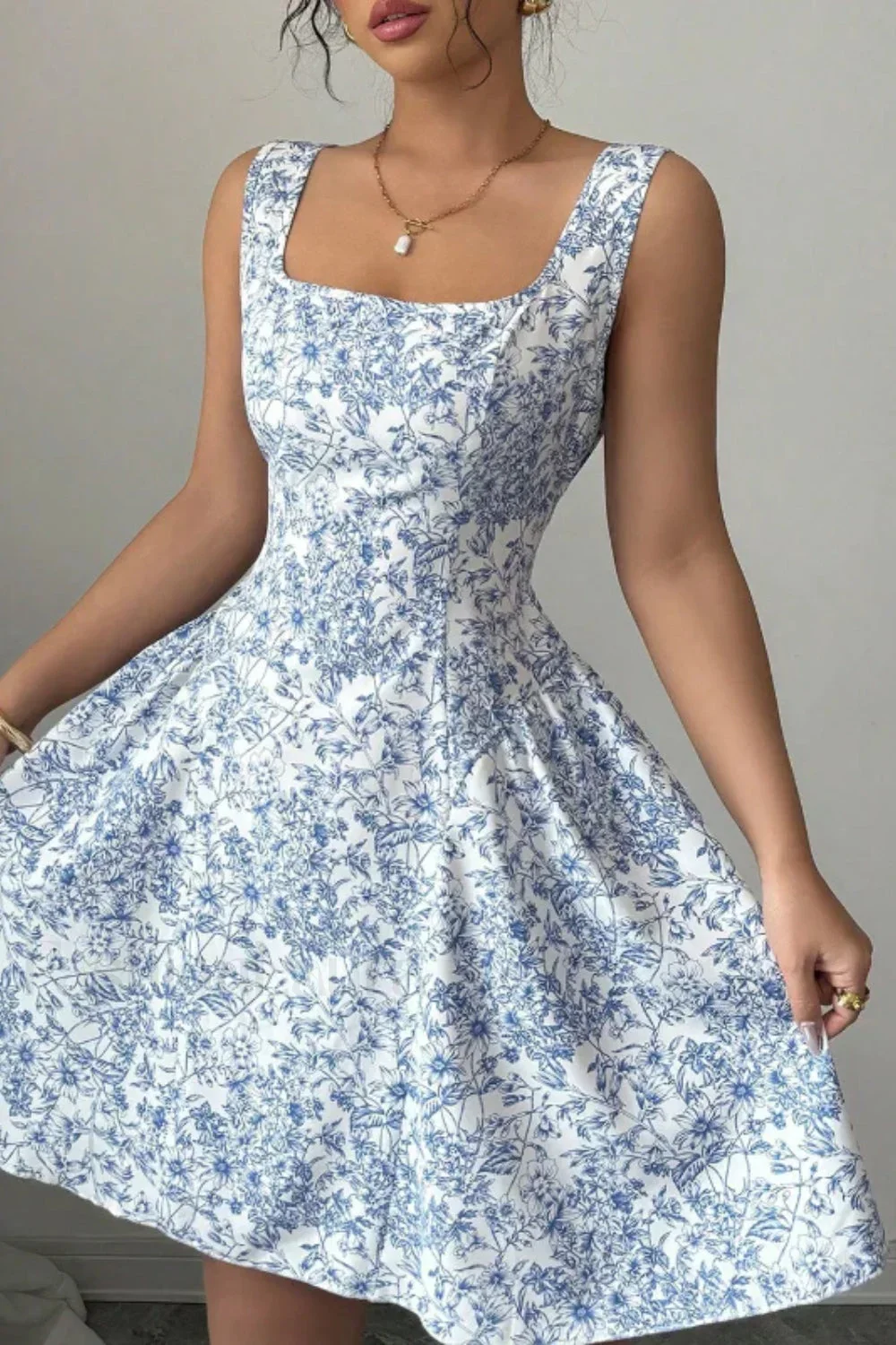Elegant Floral Backless Design Floral Dress - Image 3