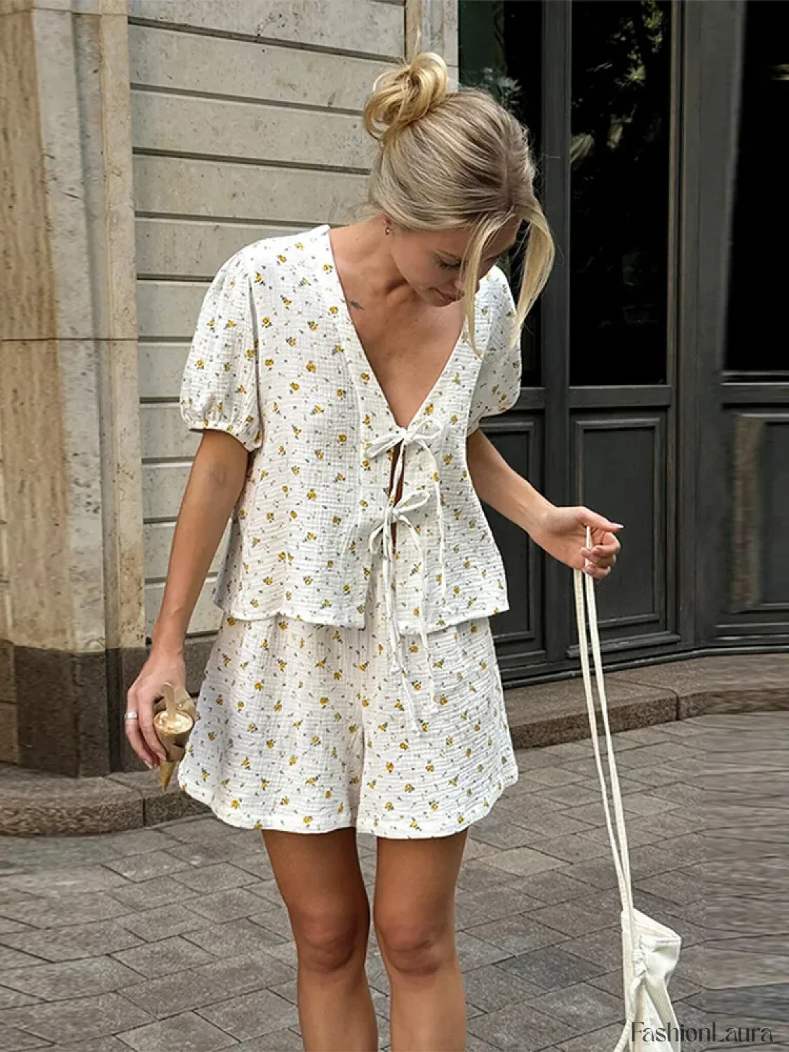 Elegant Flower V-Neck Shorts Two Piece Set - Image 9