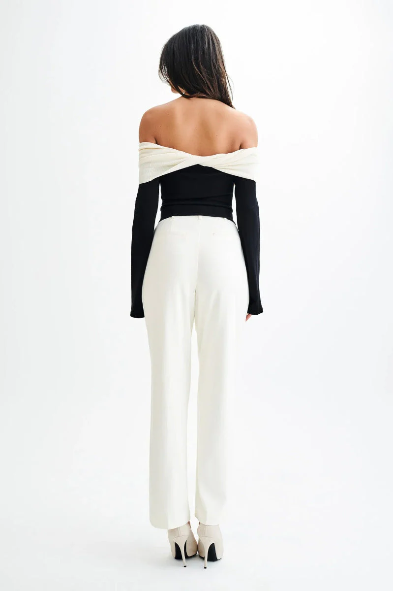 Elegant Off Shoulder Knit Sweater - Image 13