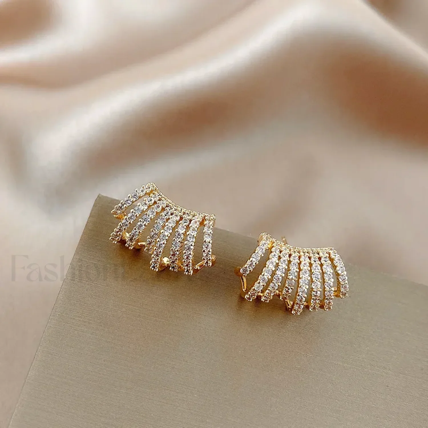 Bright Crystal Luxury Korean Unusual Claw Stud Irregular Pearl Earring - Image 11