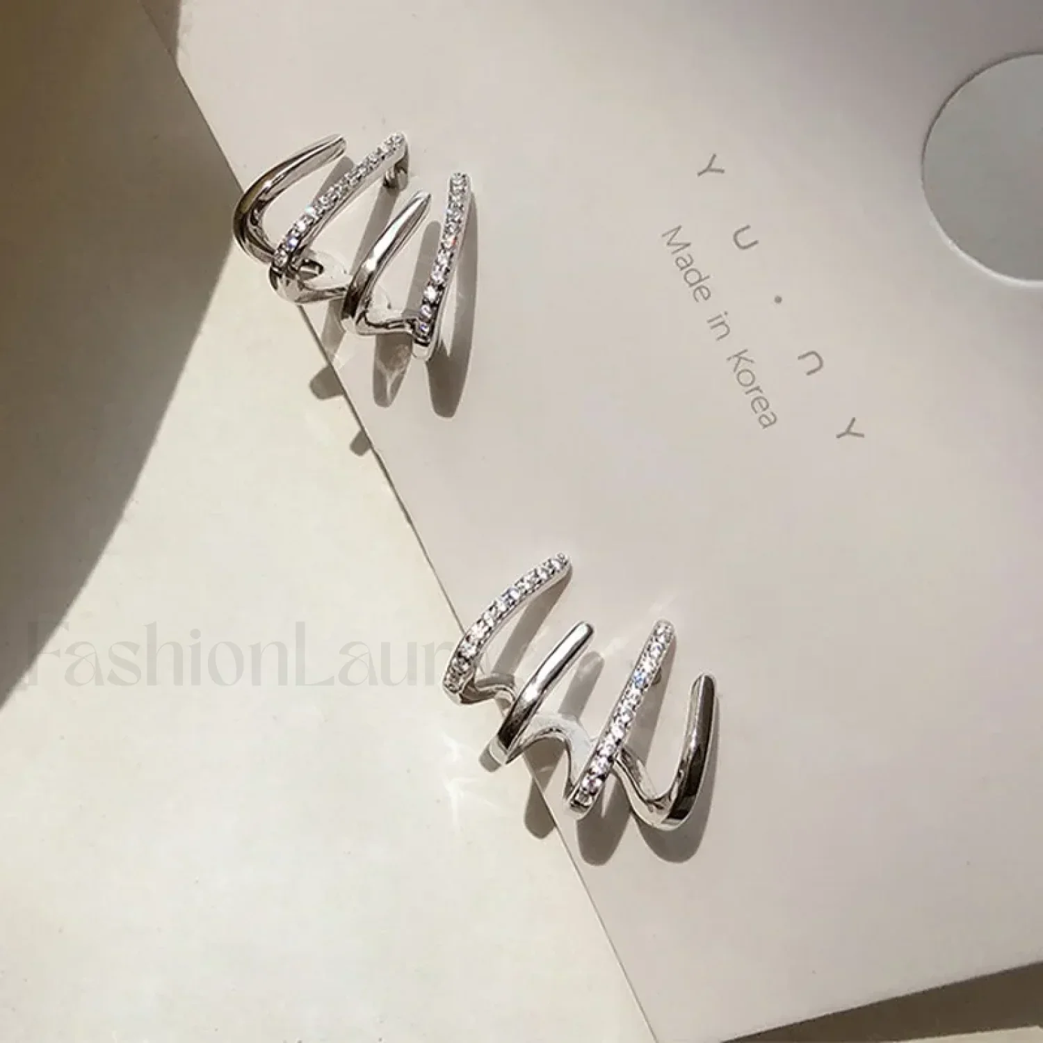 Bright Crystal Luxury Korean Unusual Claw Stud Irregular Pearl Earring - Image 19