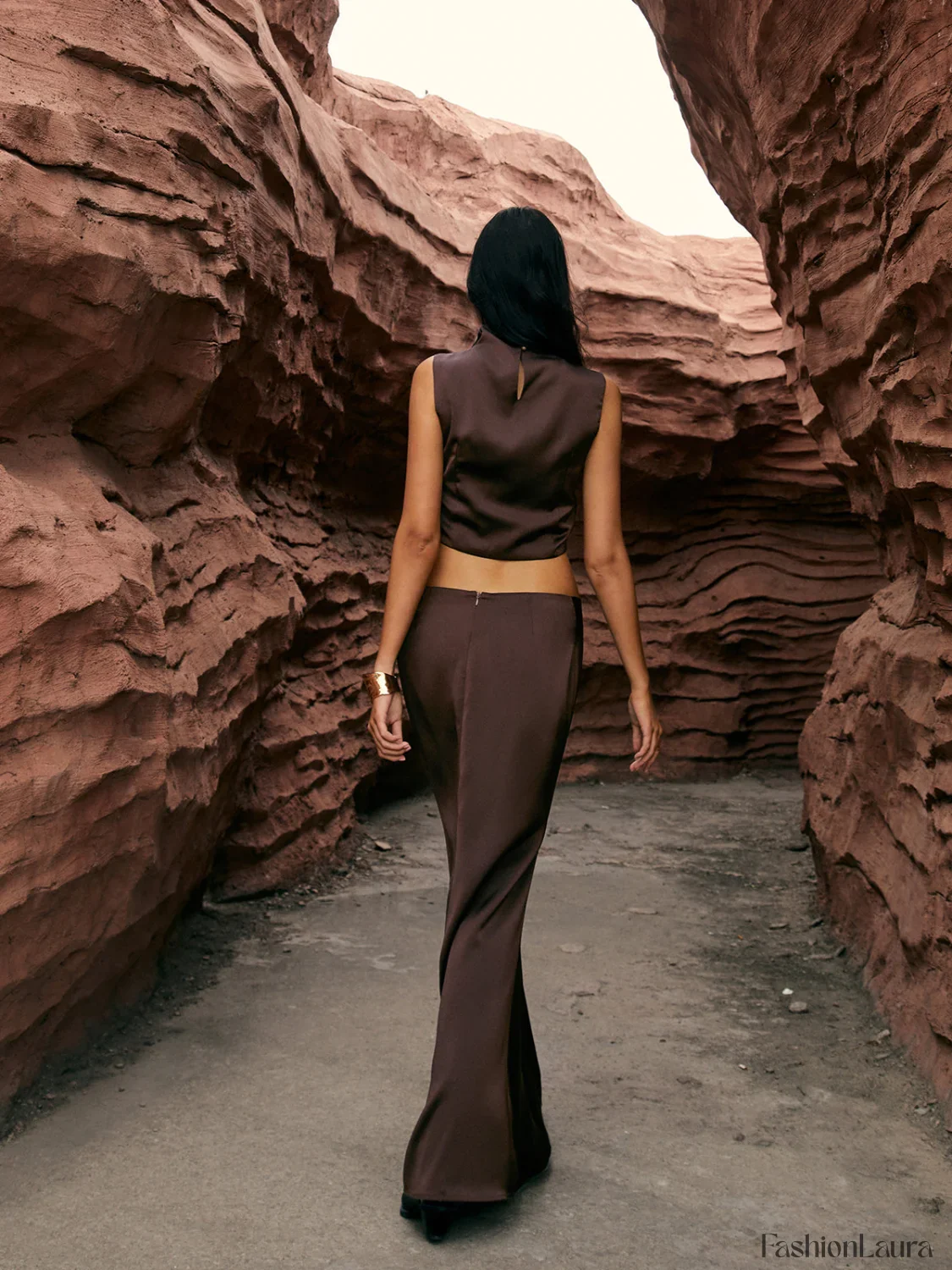 Maillard Asymmetric Graceful Pleaded Sleeveless Blouse - Image 11