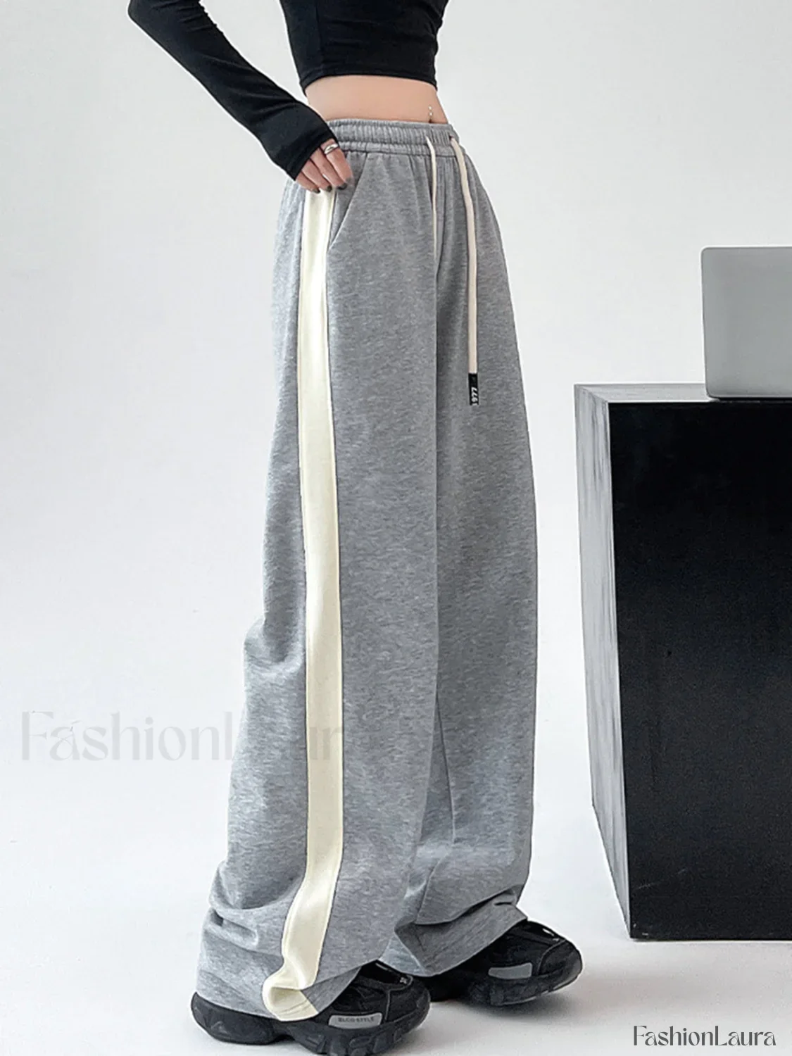 Drawstring Contrast Trim Trendy Wide Leg Sweatpants - Image 14