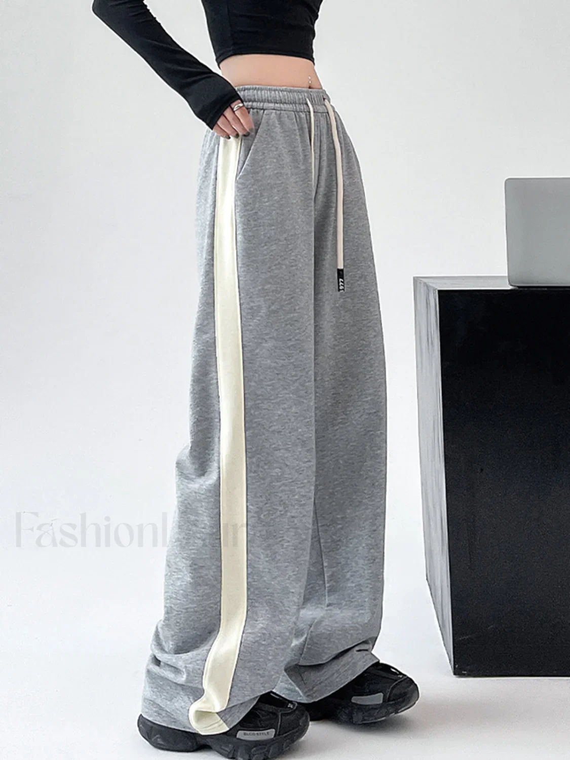 Drawstring Contrast Trim Trendy Wide Leg Sweatpants - Image 6