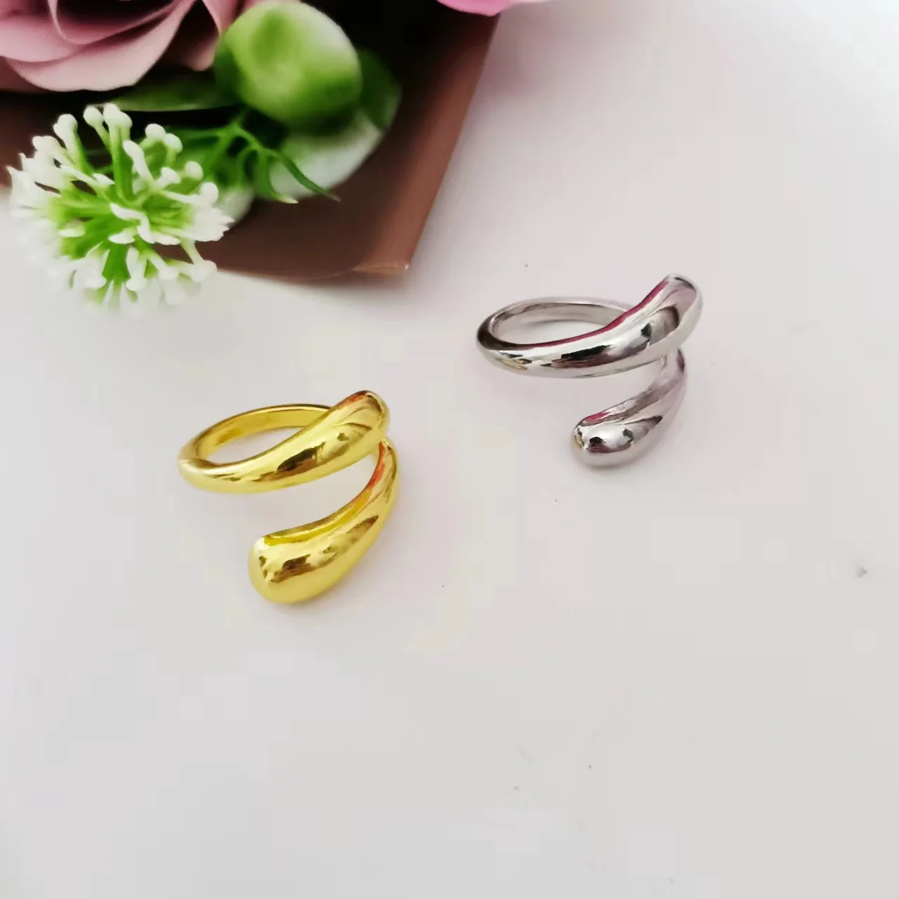 Glossy Teardrop Adjustable Open Wrap Ring - Image 3