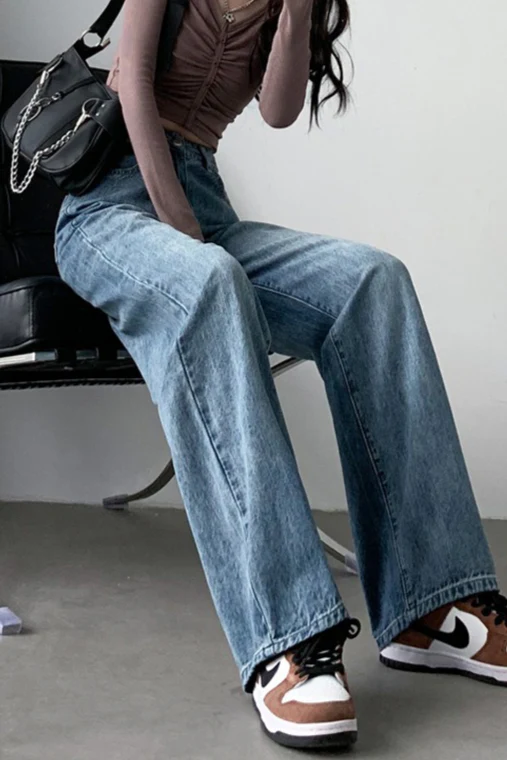 High Waist Relaxed Fluid Straight Jeans - Image 3