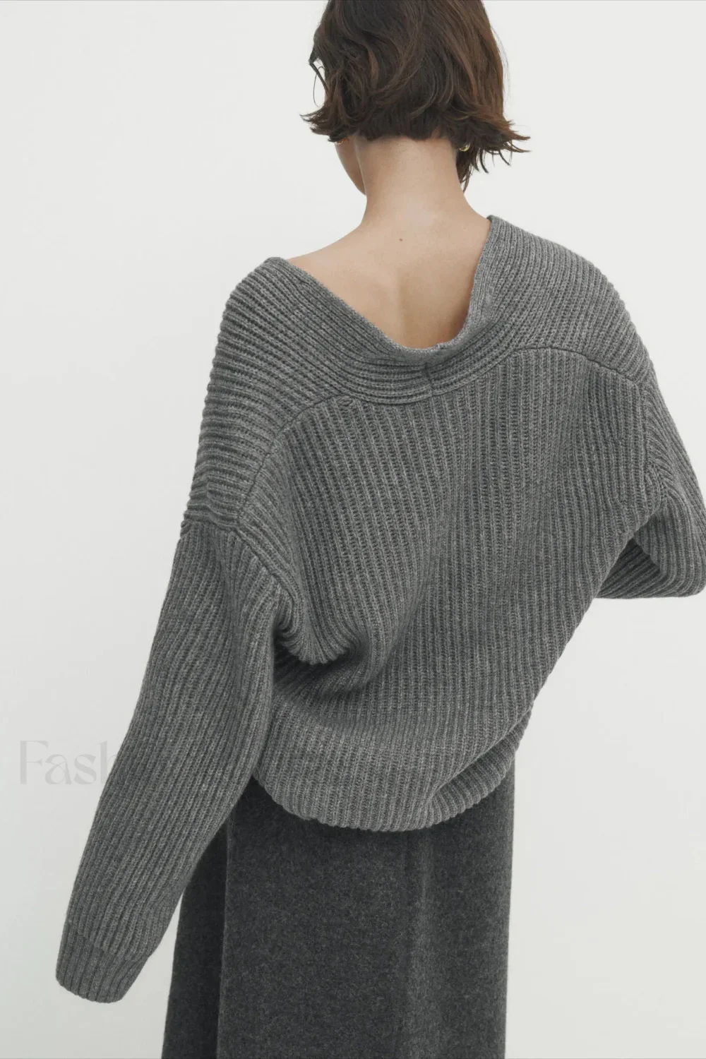 Minimalist Beige V-neck Knit Cardigan - Image 4