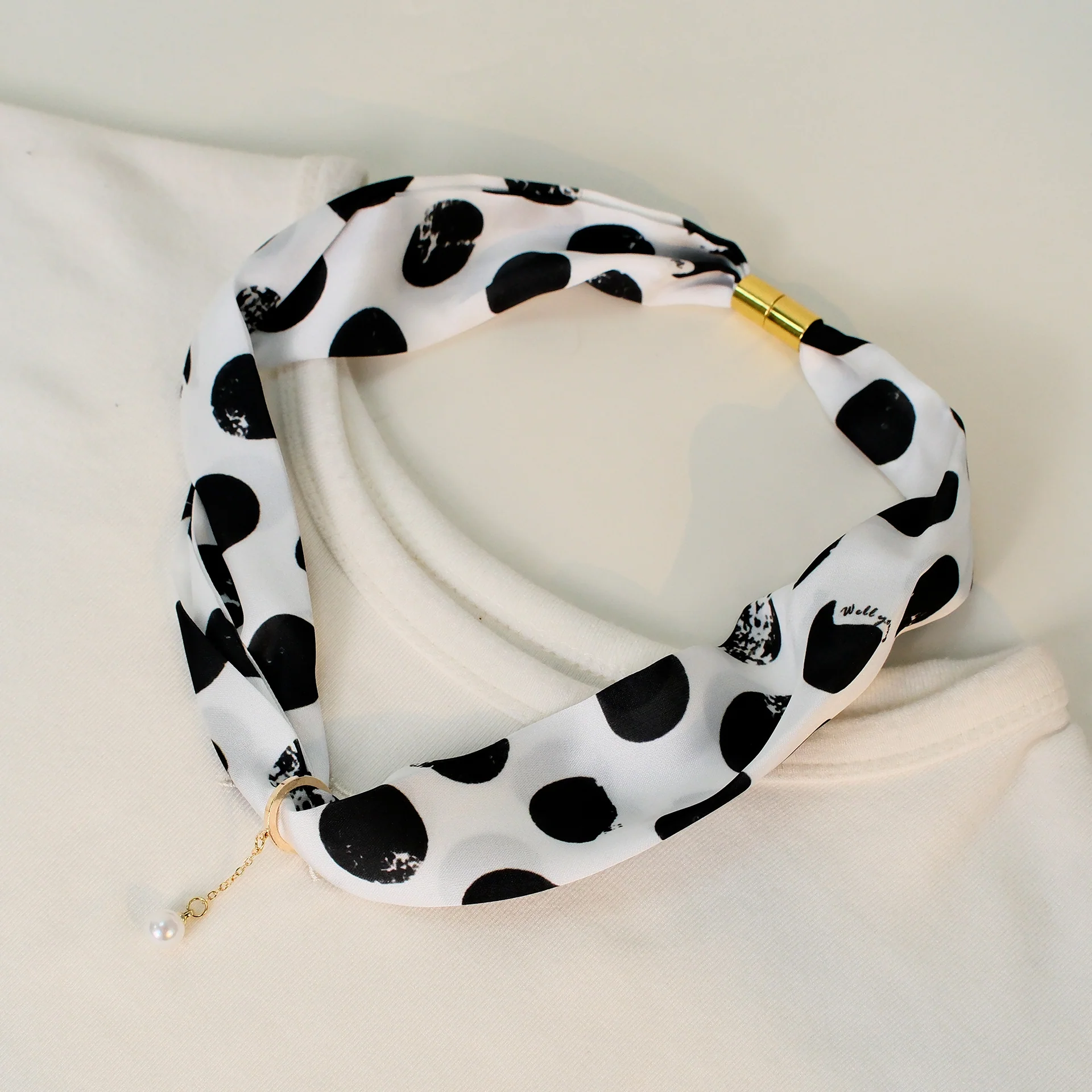 Pearl Magnetic Buckle Polka Dot Neck Scarf - Image 2
