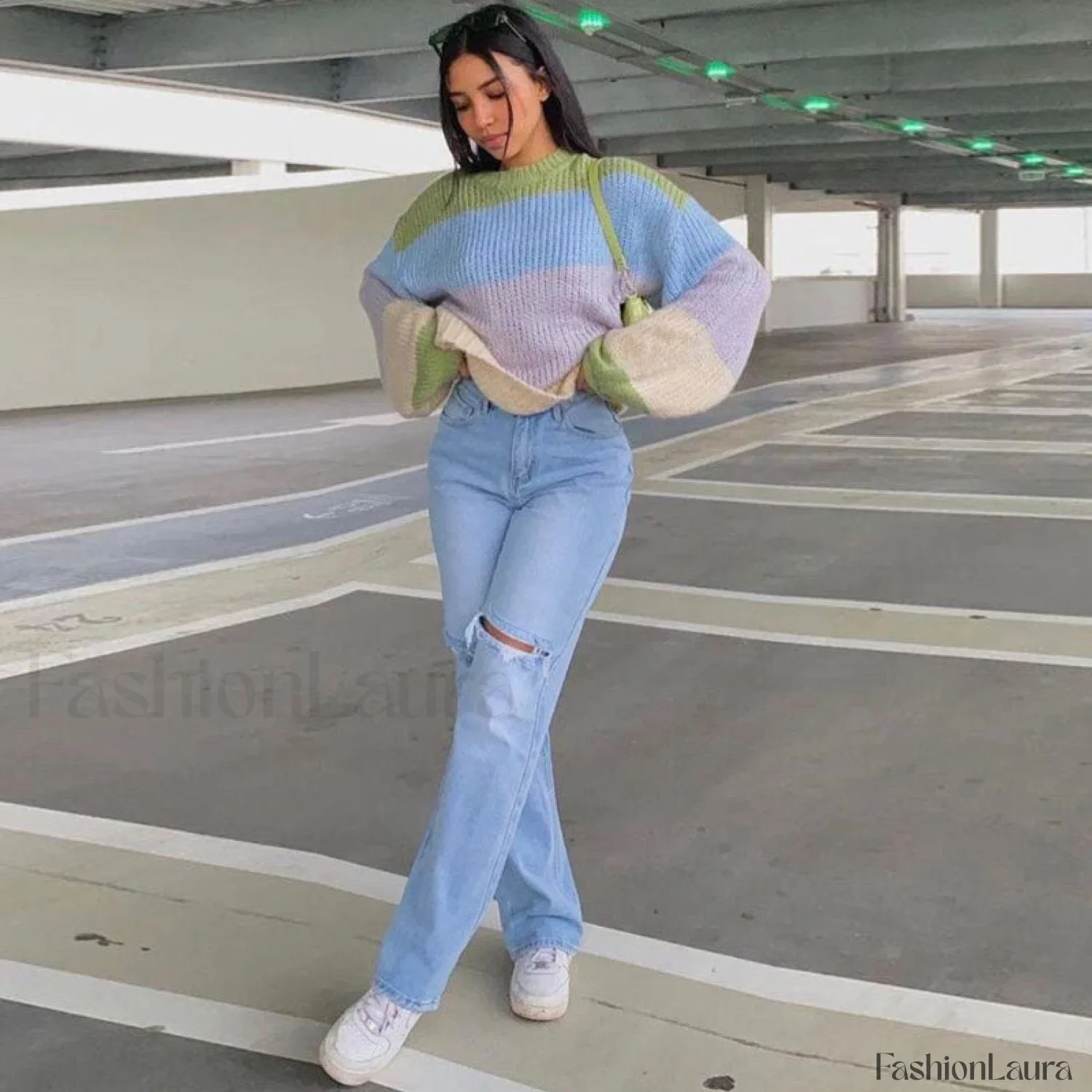 Cut Out High Waist Frayed Straight Leg Jeans - Light Blue - Image 11