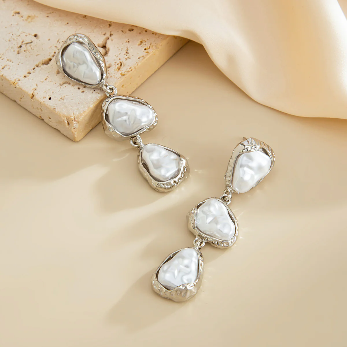 Retro Irregular Faux Pearl Long Metal Geometric Earrings - Image 7