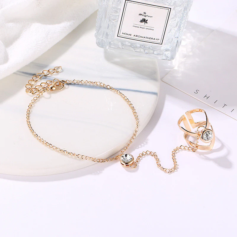 Retro Openwork Arrow Ring Finger Bracelet - Image 3