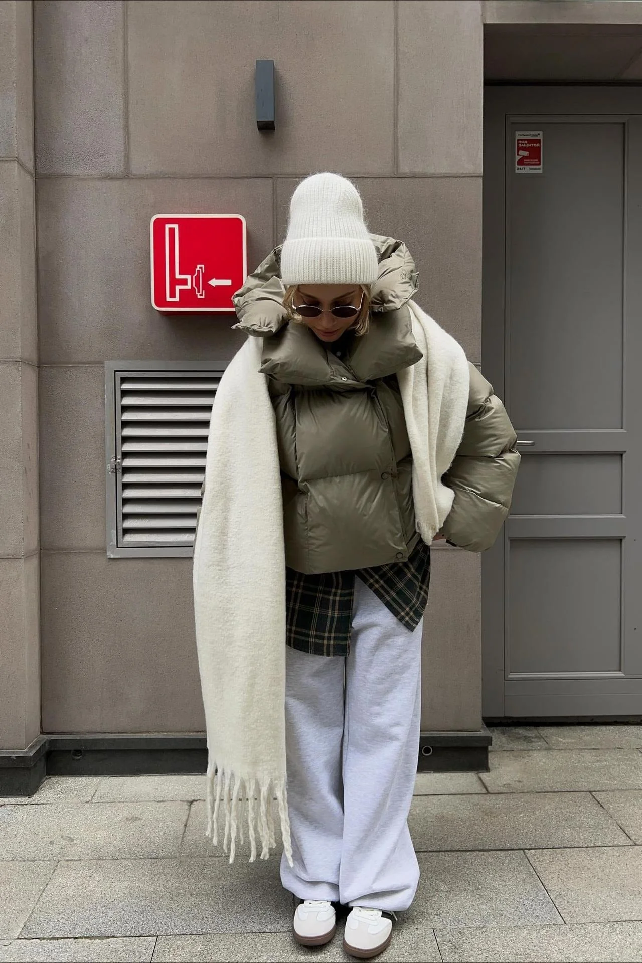 Short Hooded Puffer Jacket - Image 10