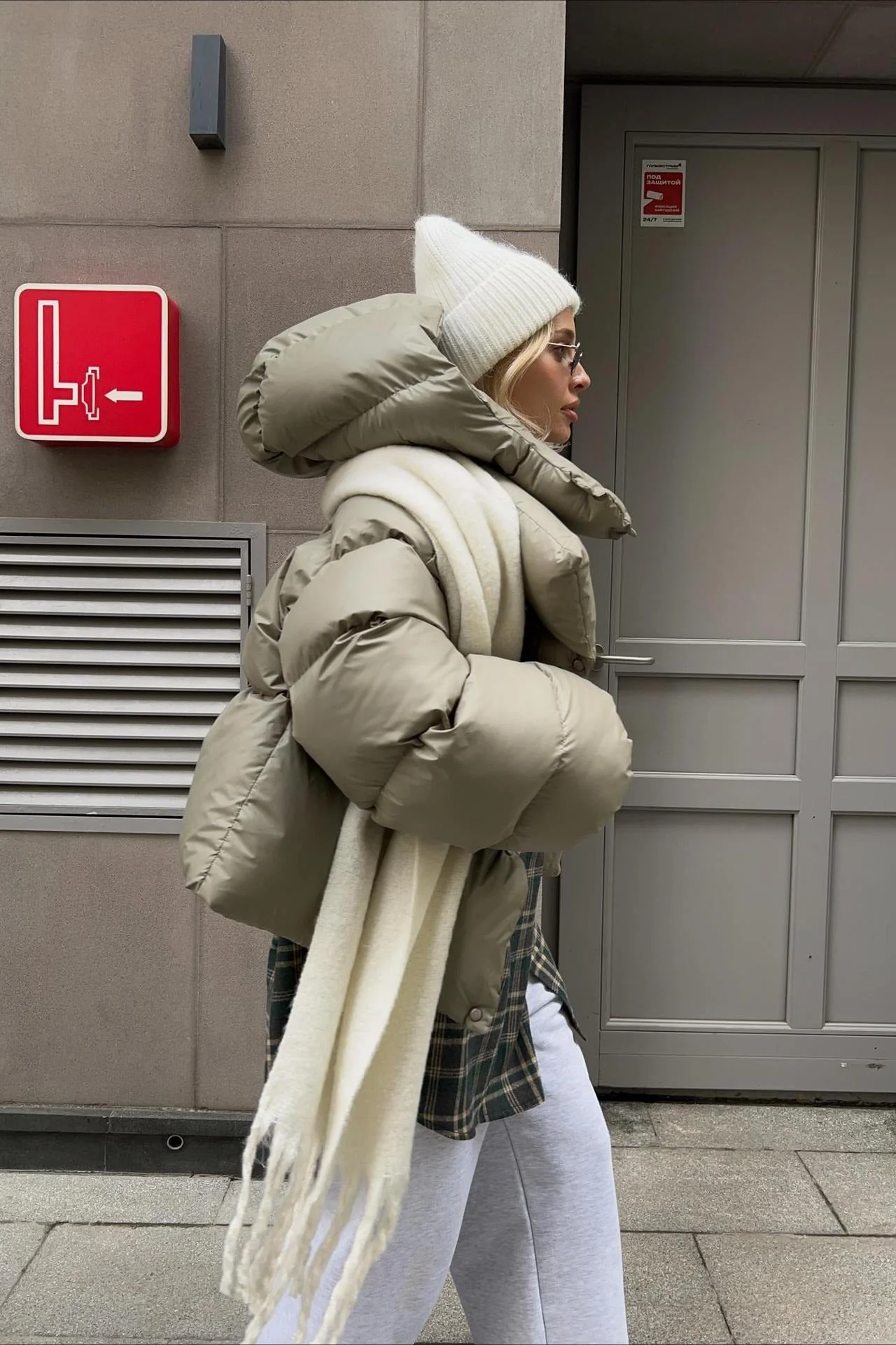 Short Hooded Puffer Jacket - Image 7