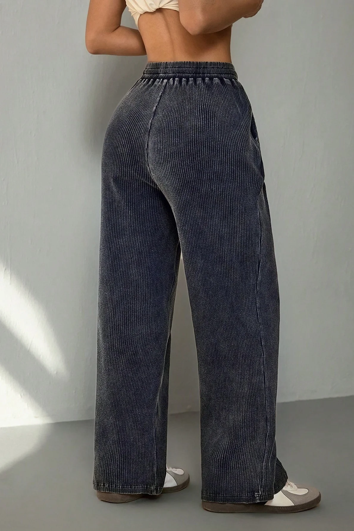 Solid Color Drawstring Waist Wide Leg Sweat Pants - Image 13