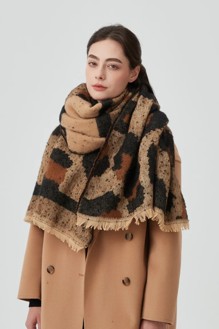 Thick Loop Knit Leopard Pattern Scarf - Image 8
