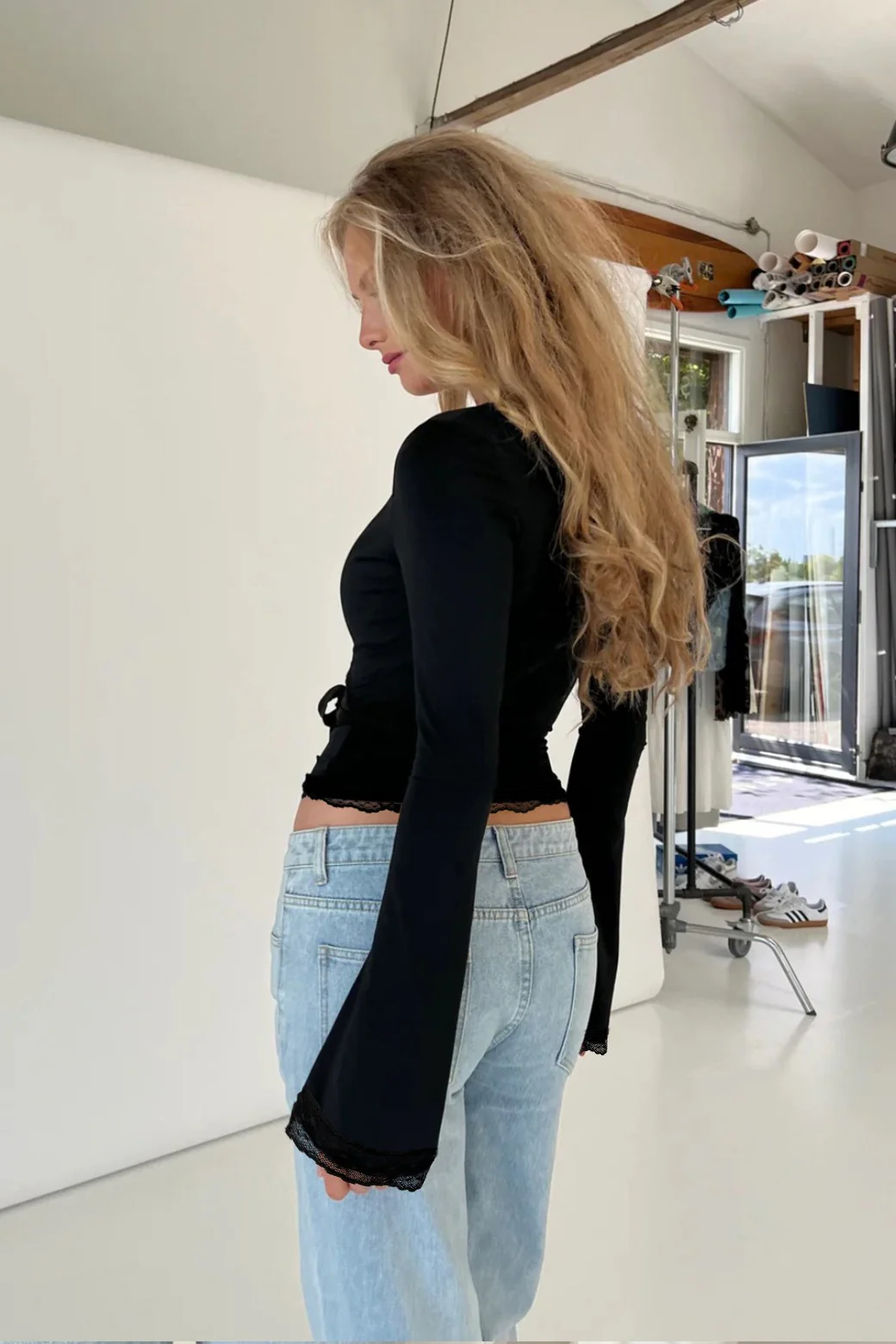 V Neck Lace Trim Bodycon Long Sleeve Tee - Image 9